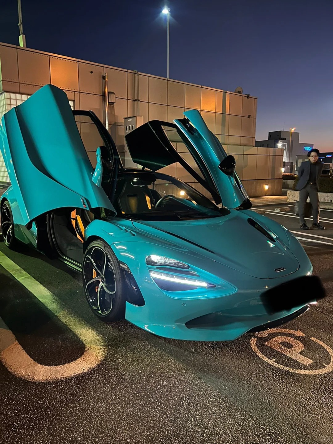 小米SU7抄袭的不是保时捷，望周知
图片是迈凯伦720s的改款750s
McLa