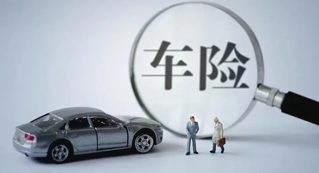 比亚迪卖保险的利润率比造车利润率高5.5倍。
2024上半年，比亚迪车险收入67