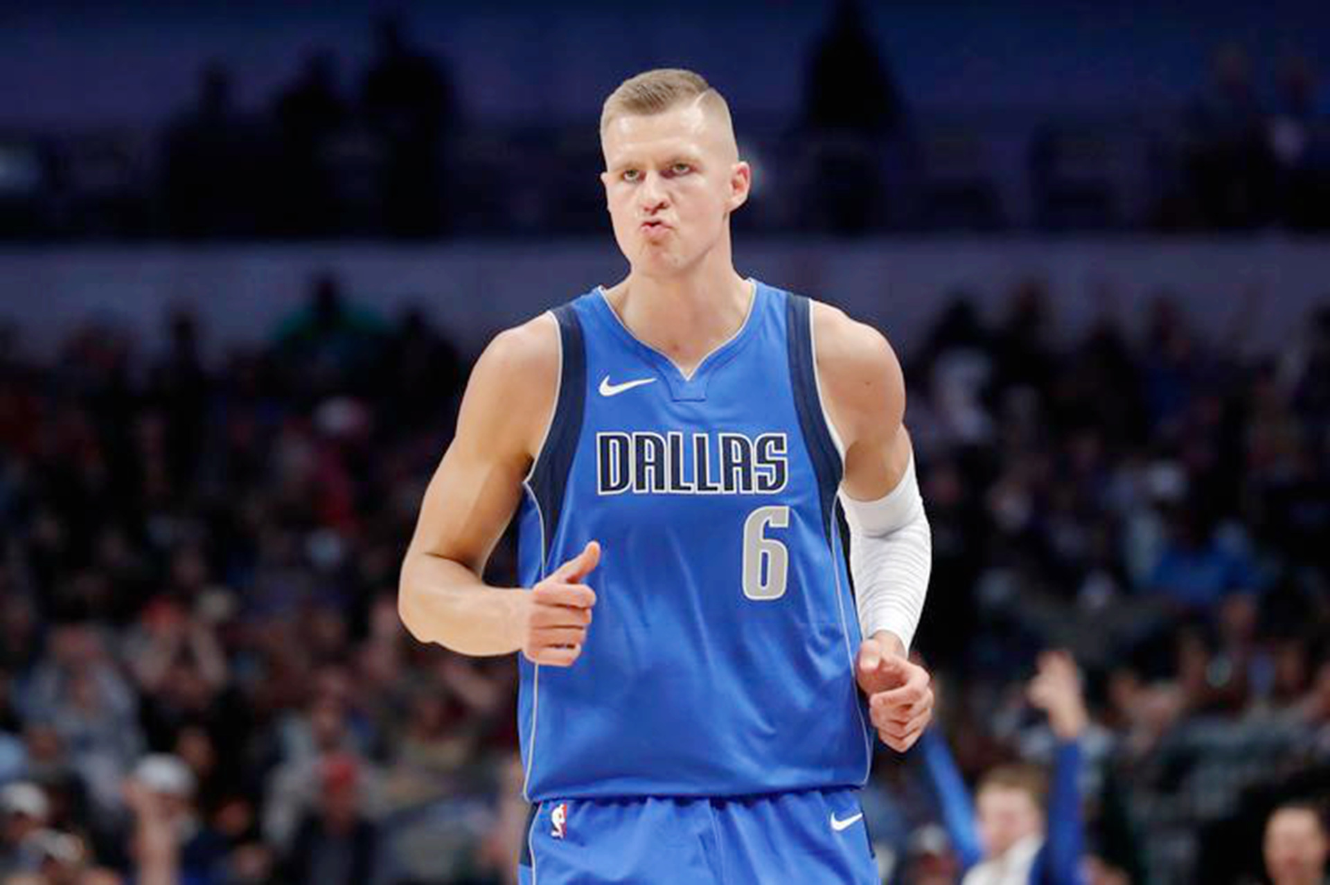 波尔津吉斯这是用生命去夺冠吗？真的敬佩啊
波尔津吉斯在G2赛后，表示他将继续出战