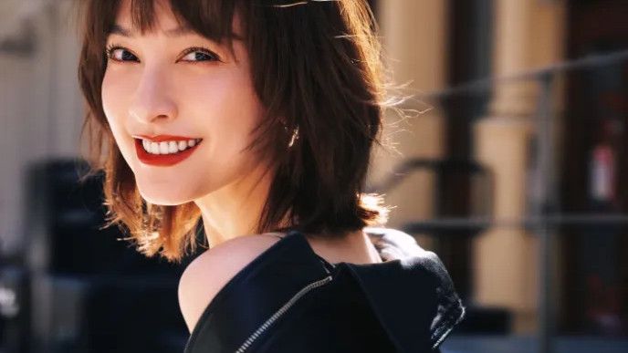 从透明小主持到中年失业，转战赛道后变身带货女王，41岁的她终于逆风翻盘