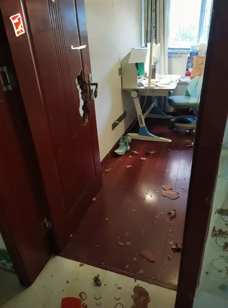 现在孩子初三了，真的是讲不得，骂不得，以前小学的成绩都挺好的，到了初中以后成绩是