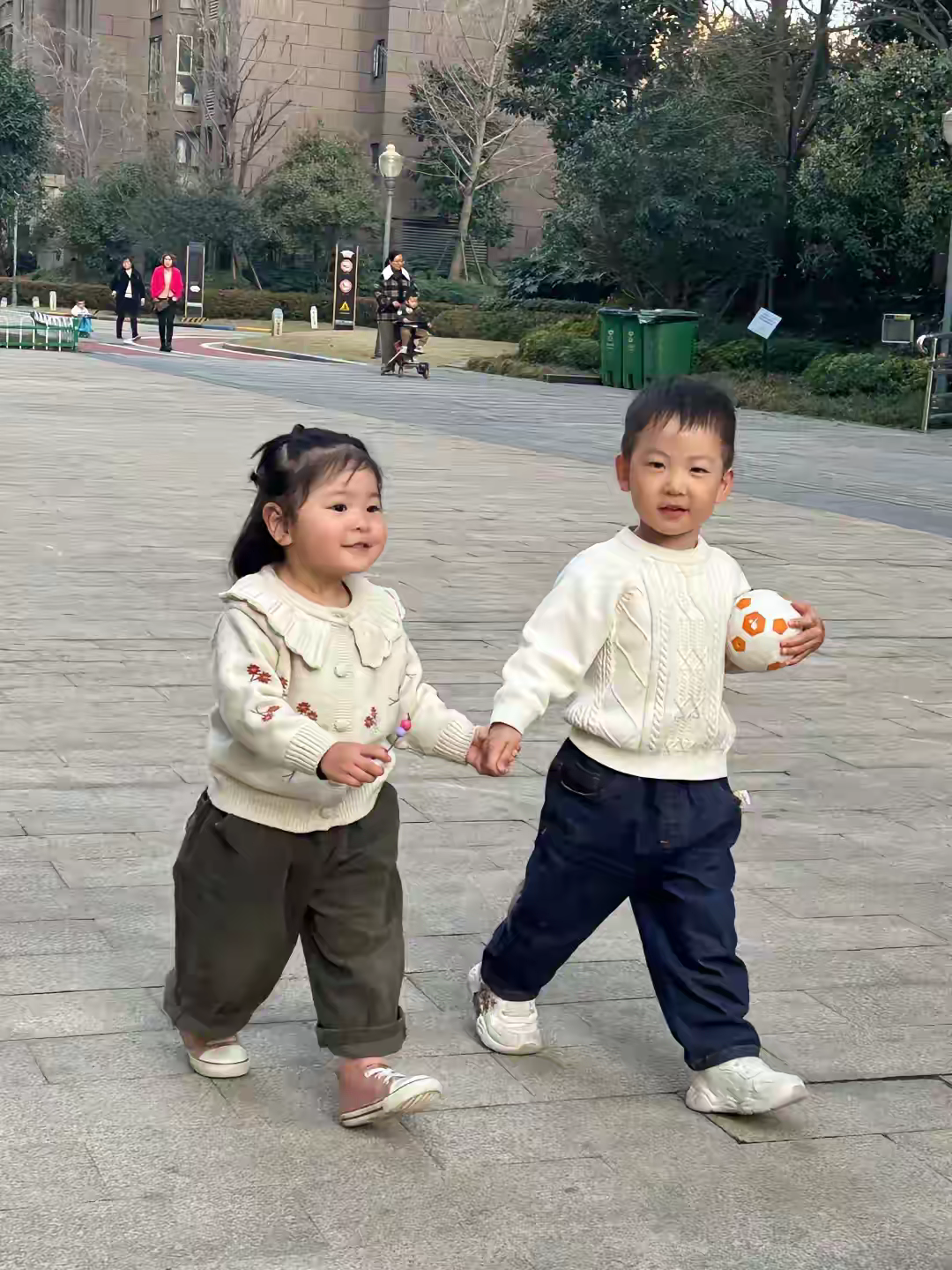 婆婆让我们自己带孩子!

结婚时婆婆给了我20万
怀孕时婆婆给了我6万,
生产时