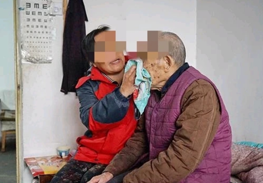 北京通州，某男子与继父仅仅生活了5年，且继父不仅出轨还家暴其母亲，之后其母亲与继