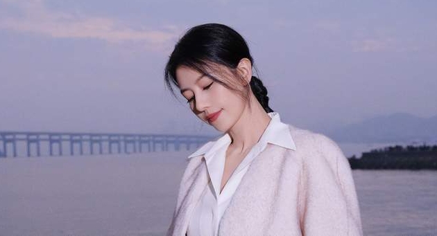 消失2年的高圆圆高调复出：这张脸，还能再战20年