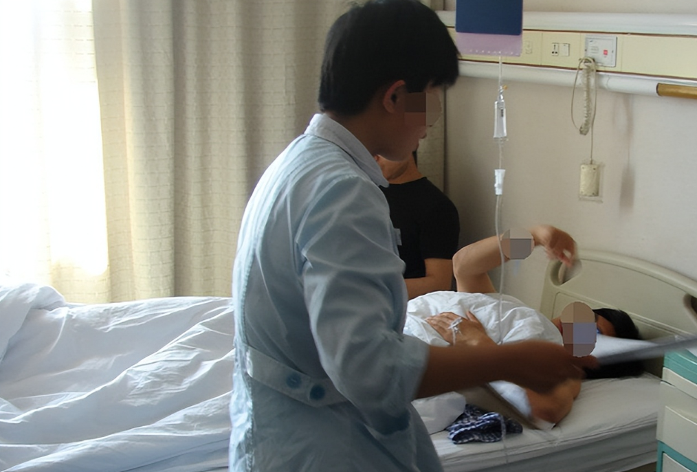 我跟婆婆说给我转20000块钱，我爸车祸进医院了！结果婆婆转了2000，说小叔子