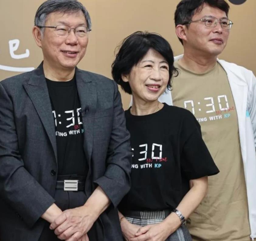 民进党厉害之处在于老祖宗的“引蛇出洞”套路学得很溜。绿营现在指控柯文哲、黄国昌都