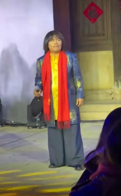 这人是不是 伍佰 的弟弟