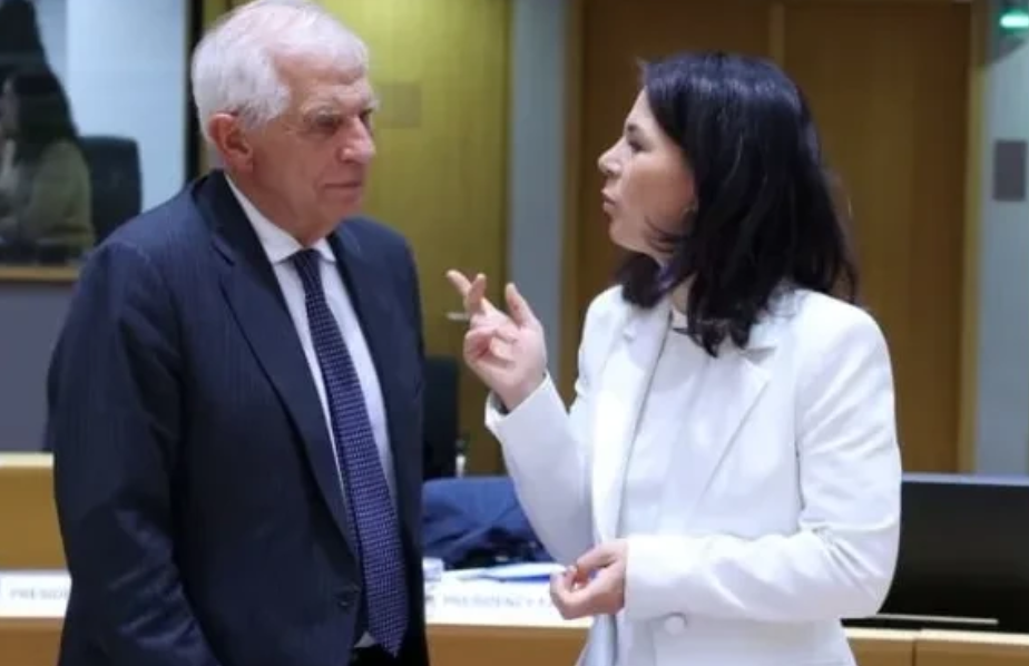 德国外长污蔑中国军援俄罗斯，威胁中国会“付出代价”。快下台的女人，就像秋后的蚂蚱