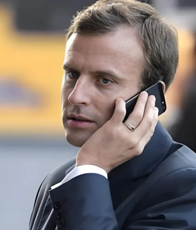 法国总统马克龙主动给伊朗总统打电话。

据法新社报道，当地时间10月13日，法国