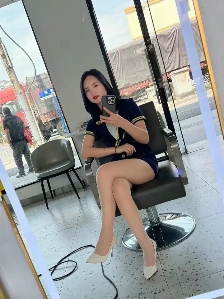 为何都是这样的自拍姿势？