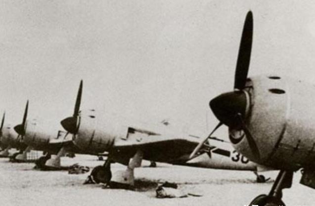 1954年，我国空军误一架英国客机不幸遭误击，三天之后，美国一声令下，24架战机