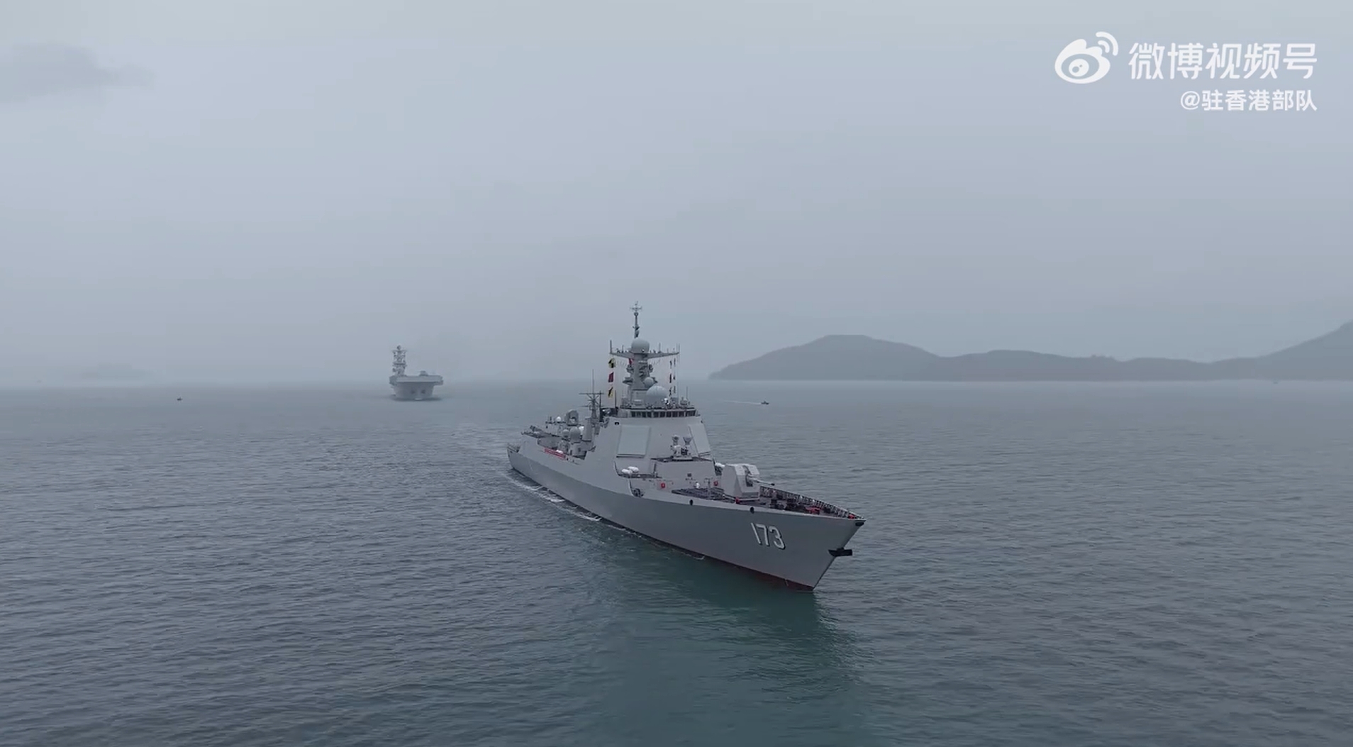 真羡慕啊，香港迎来南海舰队巨型战舰编队，香港居民将可以上舰参观。一艘075型”海