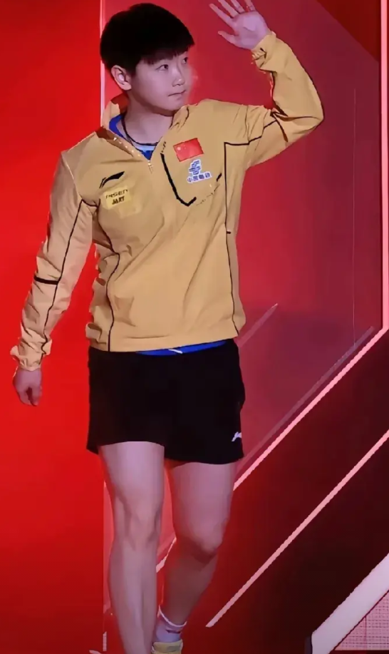 孙颖莎为什么那么受欢迎。在微博的投票竟然比男运动员要高出一倍多。

台湾媒体说孙