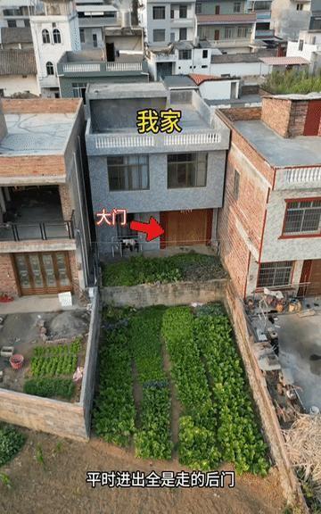 真的是万万没想到，我家新房建好后，大门就没有的走过，平时进出全是走的后门。
当初