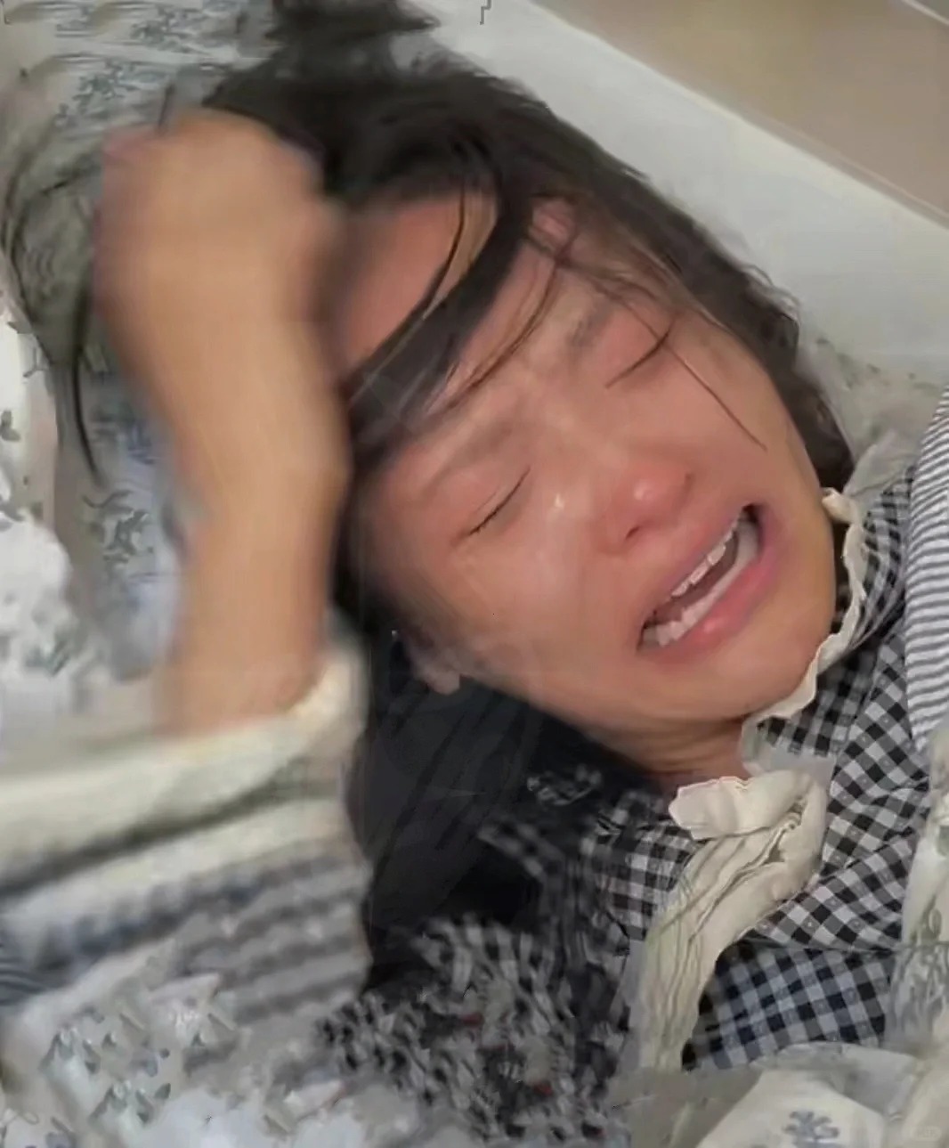 好b溃......才22，生完就废了。。
生完才半年，我老公就已经天天找借口不回