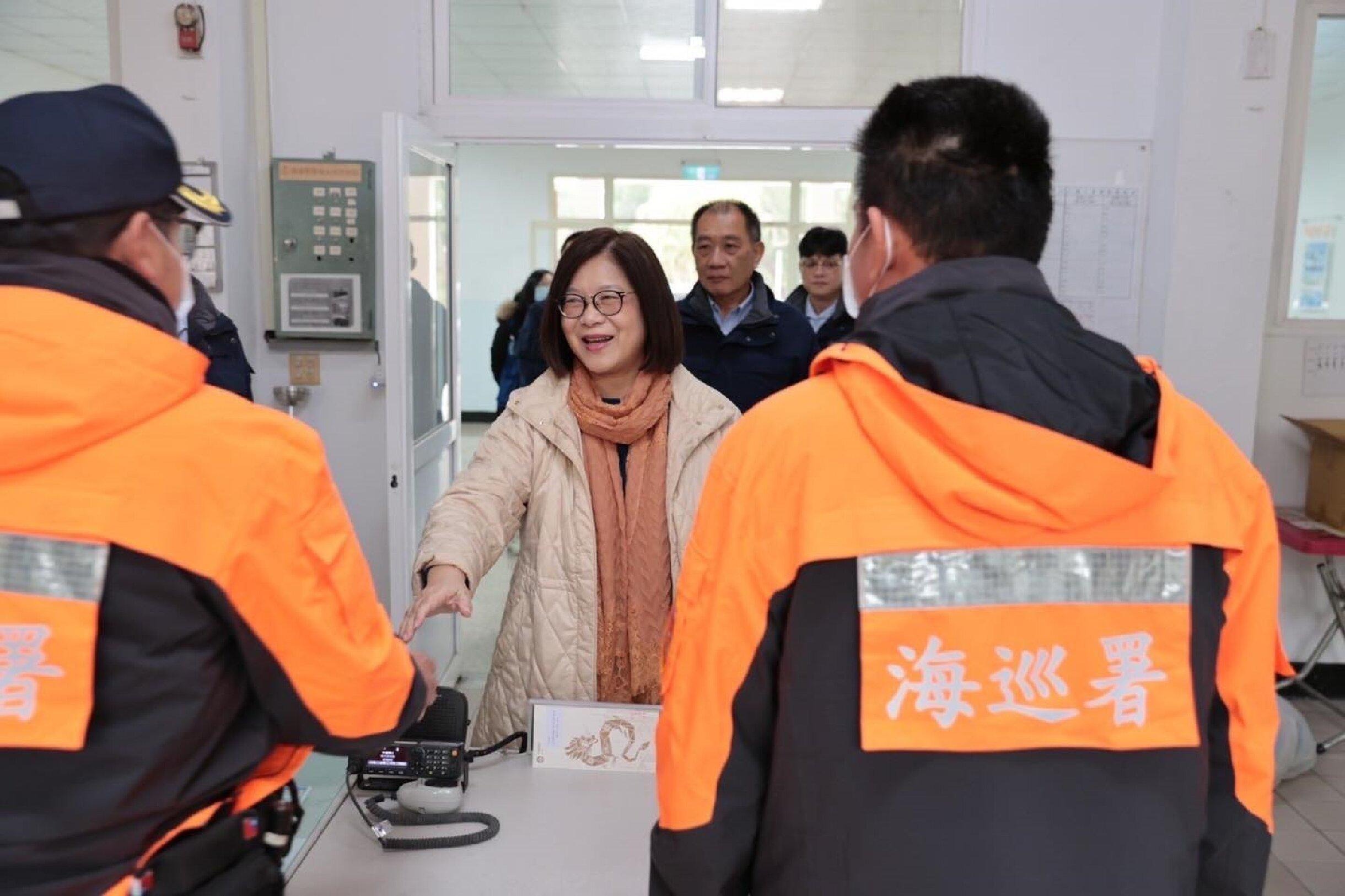 反转来了！台海巡署被迫改口：双方发生“多次碰撞”，但“没录像”。在大陆渔船被暴力