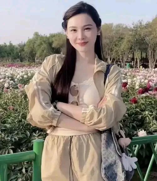瓜田里的猹都忙不过来了！2月7号大半夜的，张颖颖突然放大招，实名开炮汪小菲！她直