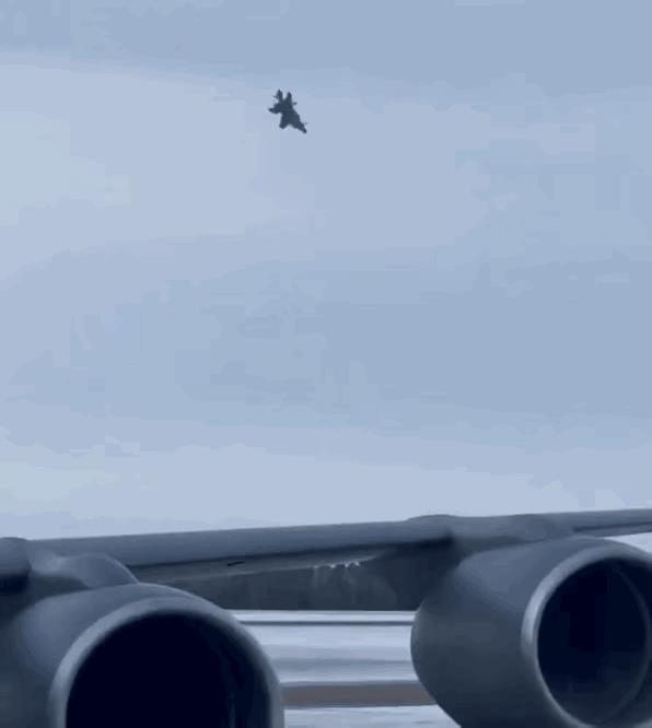 大年初一，美国空军竟给咱们送了个“大炸弹”！一架F-35在阿拉斯加埃尔森空军基地