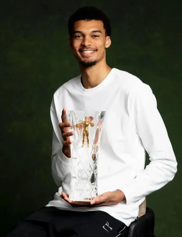 前三甲中必定是状元会诞生下一位mvp！这个状元会是文班亚马！
1.现役状元拿过M
