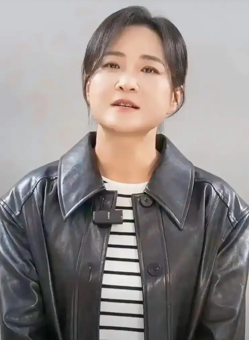 贾玲为什么突然消失了？

事实上，贾玲并不是突然消失的，而是功成身退，跑去幕后搞