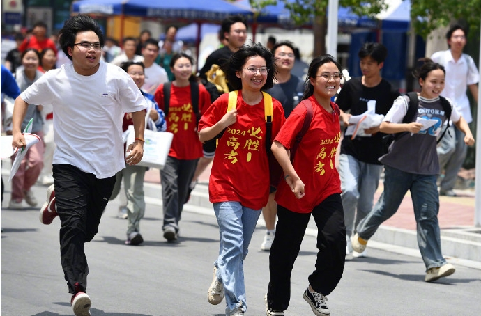 填报志愿：填报志愿是一个重要的事情，可以说是很大程度上决定了你的一生和未来，所以
