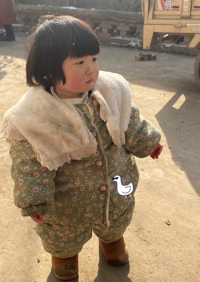 天呐，我心疼坏了？送孩子去爷爷奶奶家过年，本想让她开心玩耍。大年初三去接，孩子却