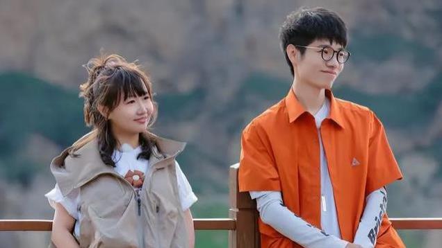 李行亮麦琳打电话向黄圣依哭穷，黄圣依接电话的反应让人笑翻