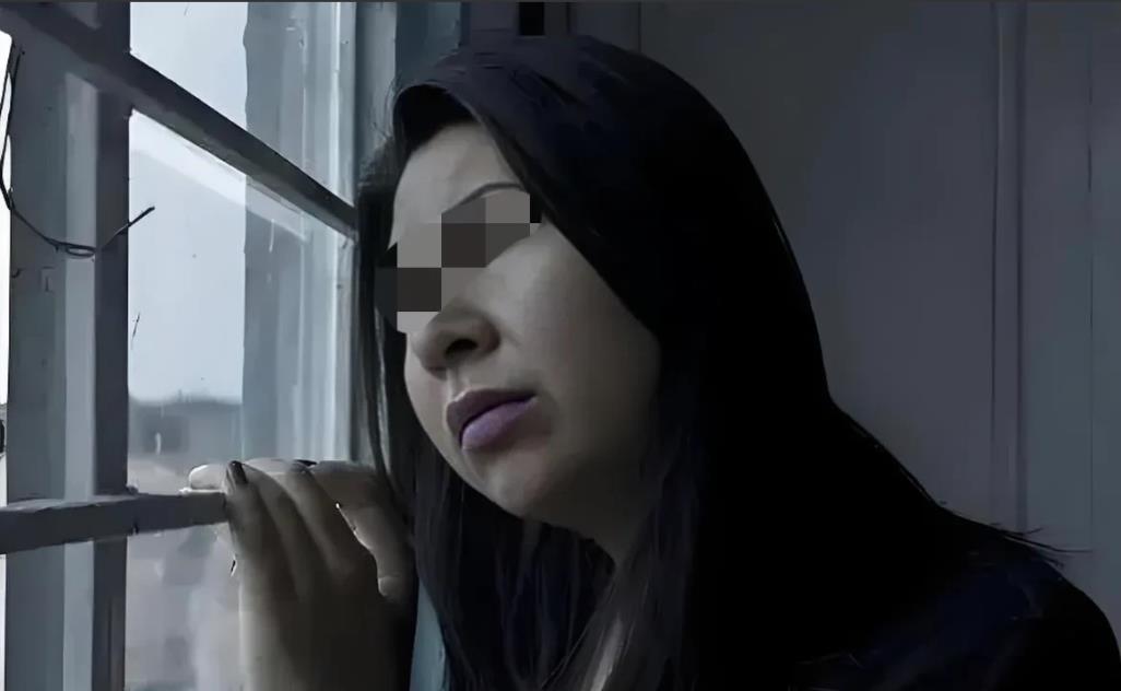 上海，90岁老汉晚年不顾女儿反对，与妻子离婚，还要女儿赡养。女儿念其养育之恩，愿