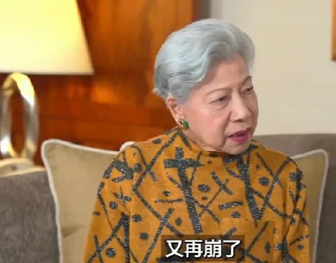 香港“鬼婆”罗兰女士，90岁高龄的她，虽已满头银发，但气色精神看上去都很好，香港