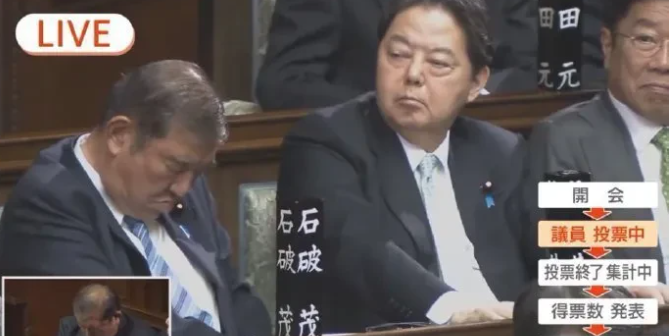 日本人蛮有趣的，42天内选了两次首相，还是石破茂
为什么是石破茂，日本人已经陷入