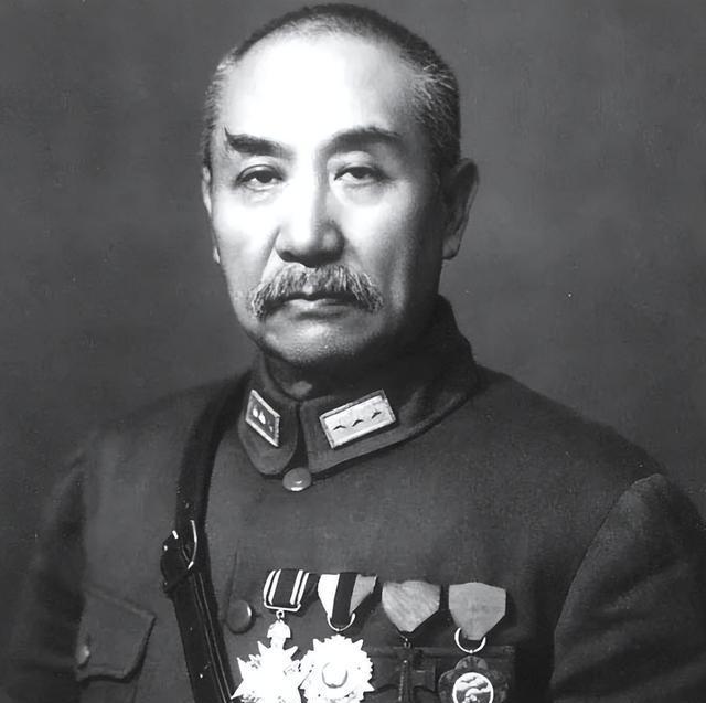 徐海东大将传奇，病中仍立功，中共九大受重视