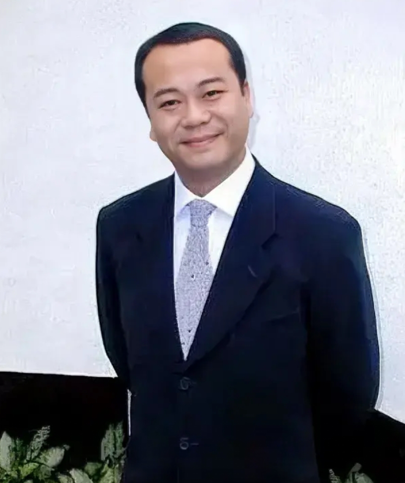 欧阳震华的两任妻子分别是：

1. 前妻：刘惠如，发型师。
1991年，欧阳震华