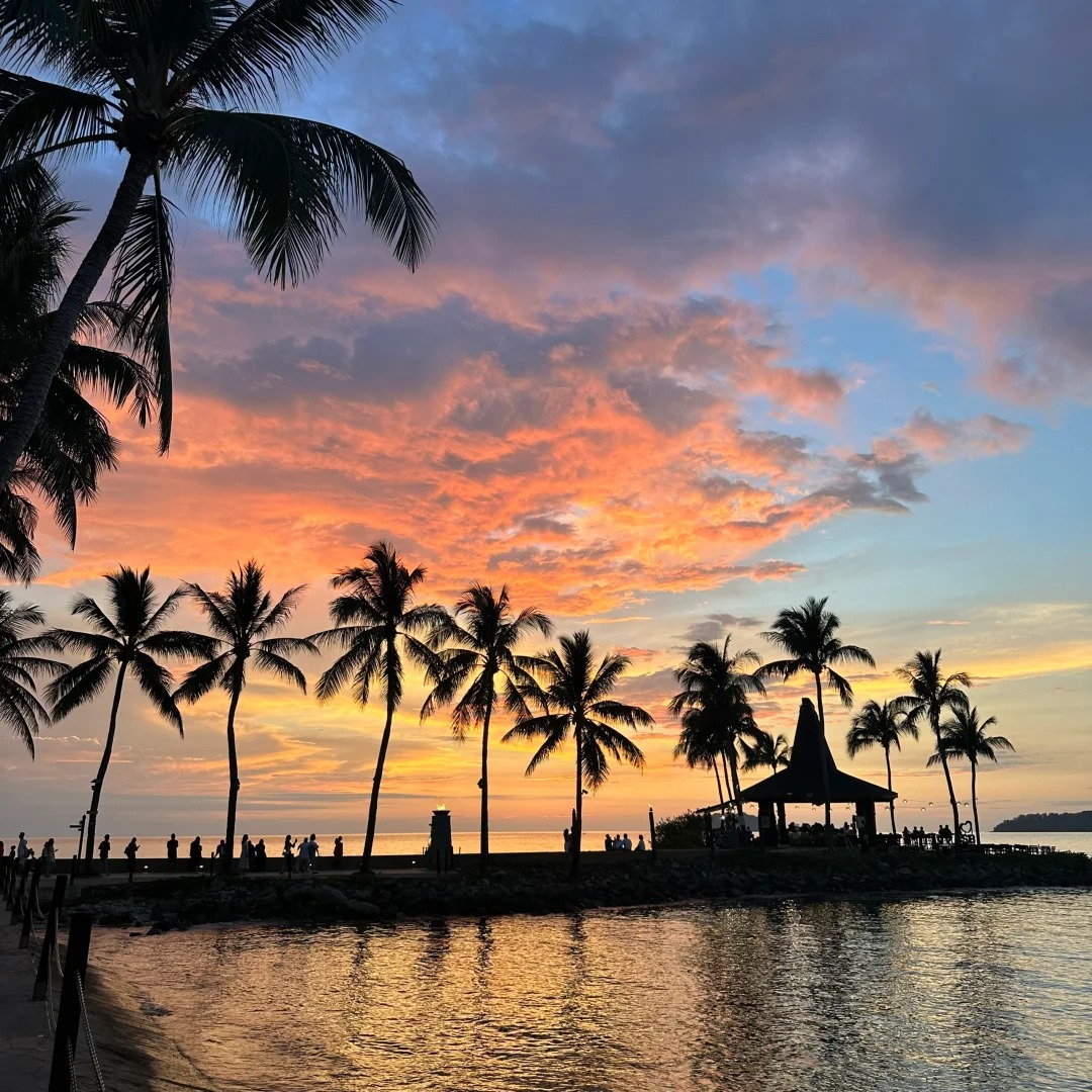 果然是全世界排名前三的日落🌄
亚庇日落真的太美了！！在这样环境下微醺可太浪漫了