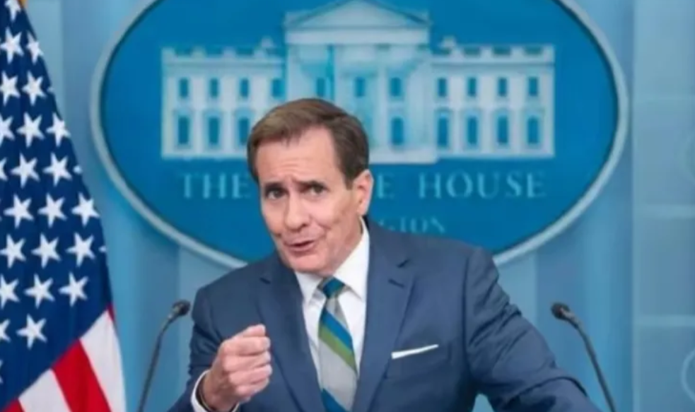 普京温柔“抛媚眼”，白宫恼羞成怒……
普京：哈里斯的笑声很迷人，这表明“她一切都