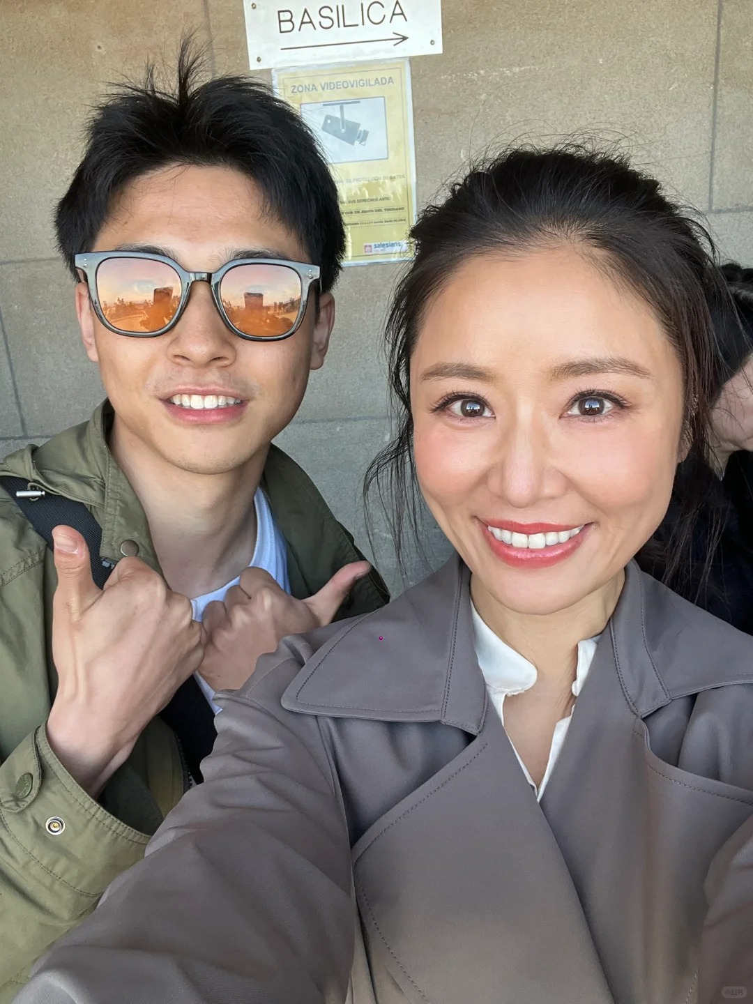 在巴塞罗那偶遇林心如！
走两步过了一个拐角
看到心如姐在拍摄
等他们拍摄结束了
