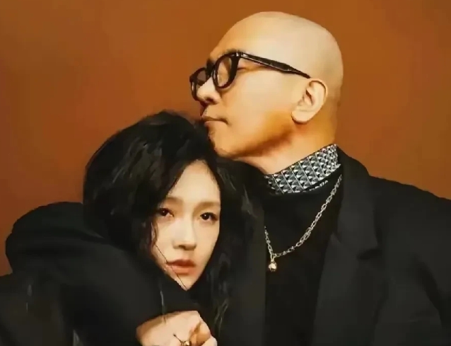 大S的骤然离世引发了众多猜测与反思：从那个曾经的“丑黑妹”到如今的“白月光”，她