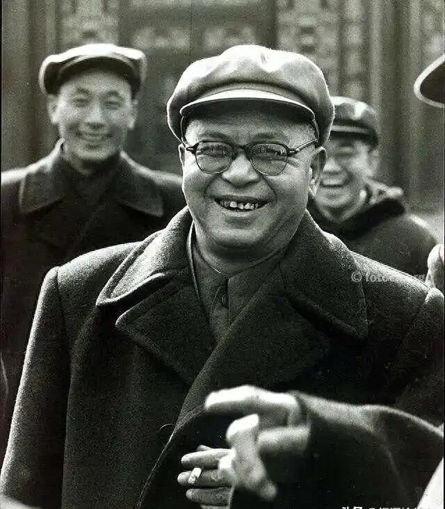 周总理劝阻挖长陵：保护文物，眼光需长远