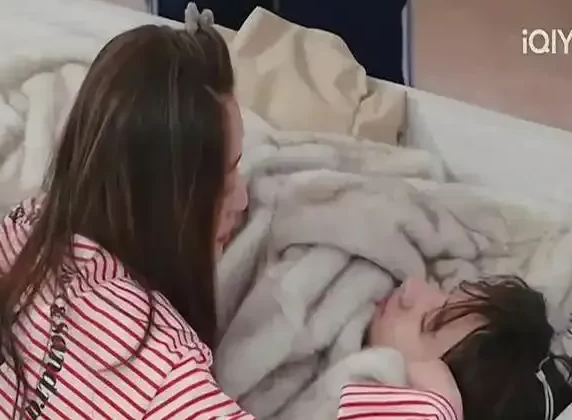以李小冉这个喜怒形于色的机关枪性格，如果将来她不能以S侍人了，有她受的。
一路繁