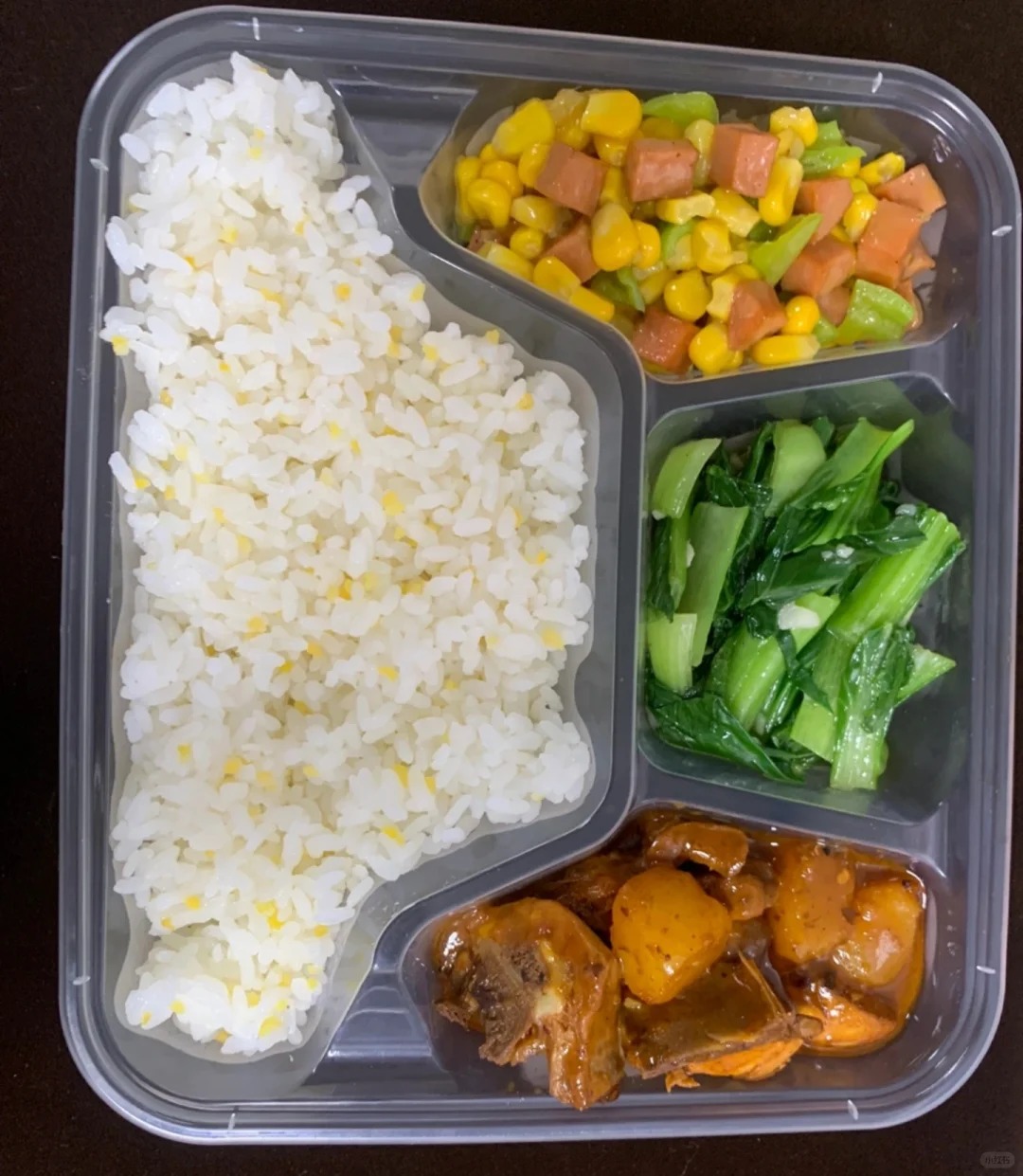 这份盒饭卖12元不贵吧？
自己卖盒饭吃盒饭的第11天