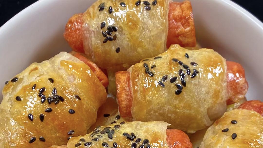 【手抓饼卷火腿肠——简易美味早餐教程】