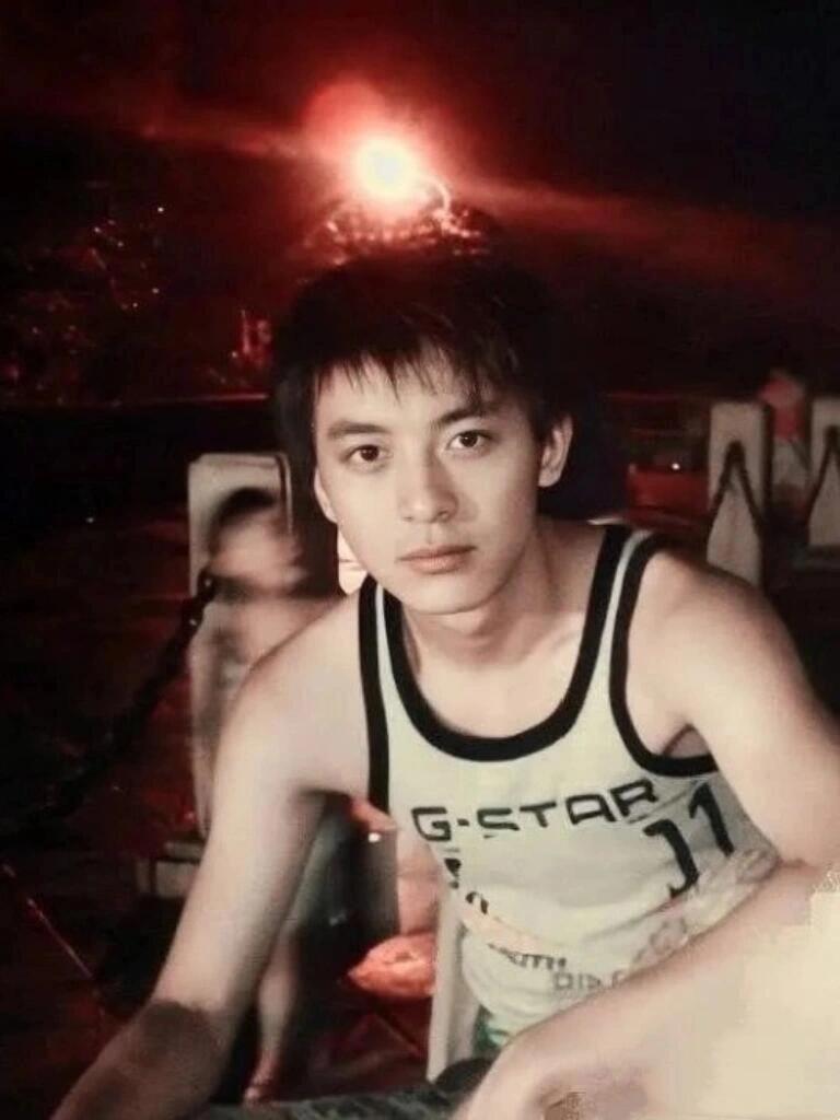 学生时代的李佳航图片