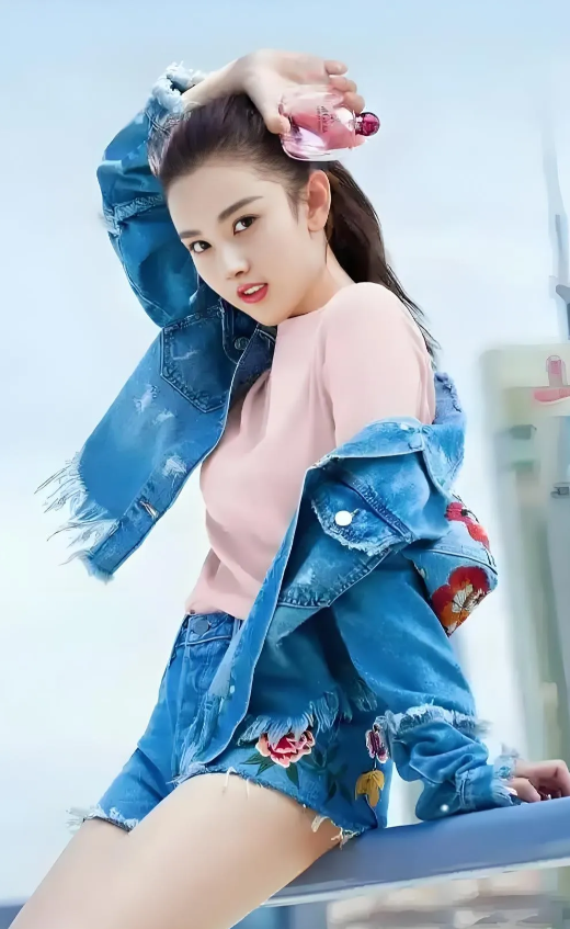 宋祖儿的其他事件咱不评价，但是很多人说她长得丑，尤其嘴巴丑，我是不同意的。她的嘴