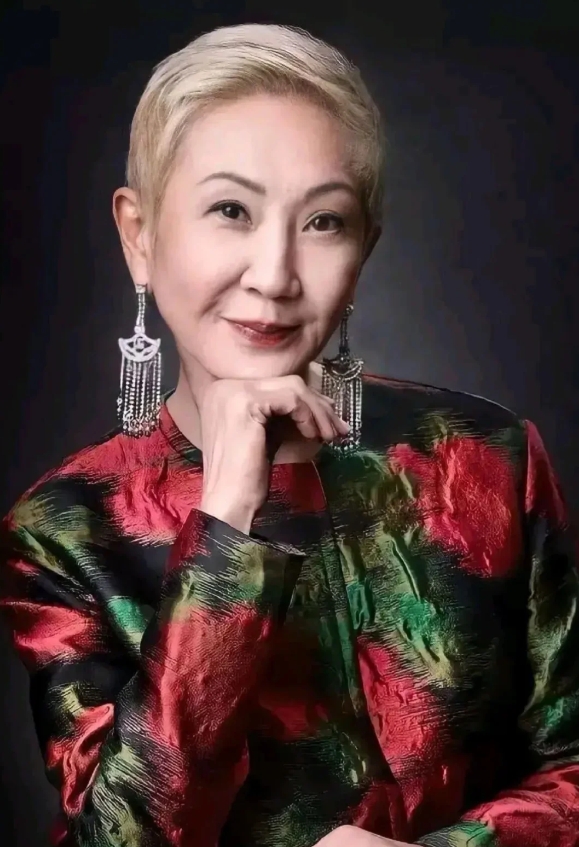 独立自信的女性，从不会辜负自己—施南生