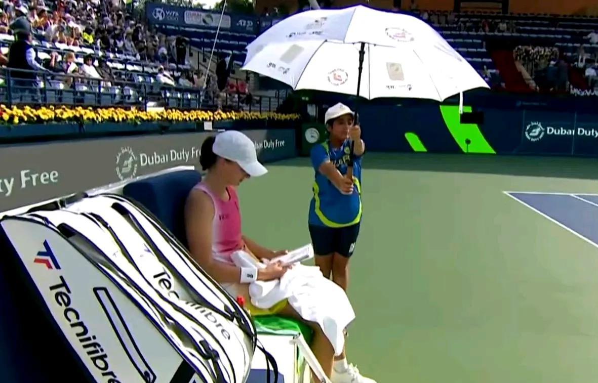 WTA1000迪拜站1/4决赛，12号种子米拉?安德列娃以6-3/6-3横扫2号
