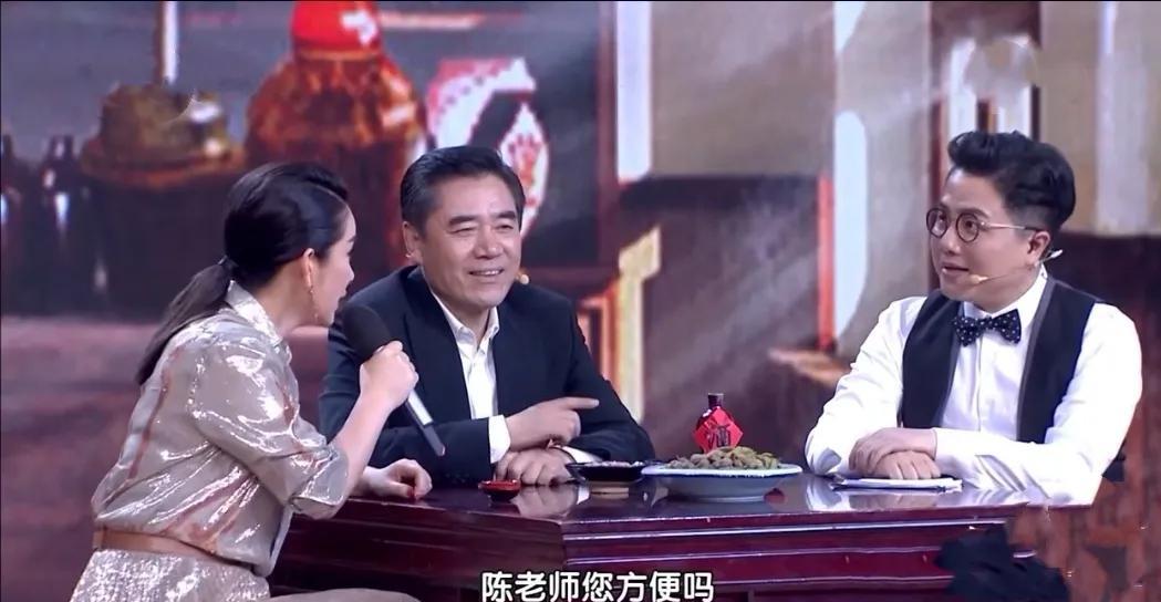 陈宝国夸秦海璐：大冬天的，我一进院，看到她在初冬时节，嘴里吹着哈气，用凉水洗衣服
