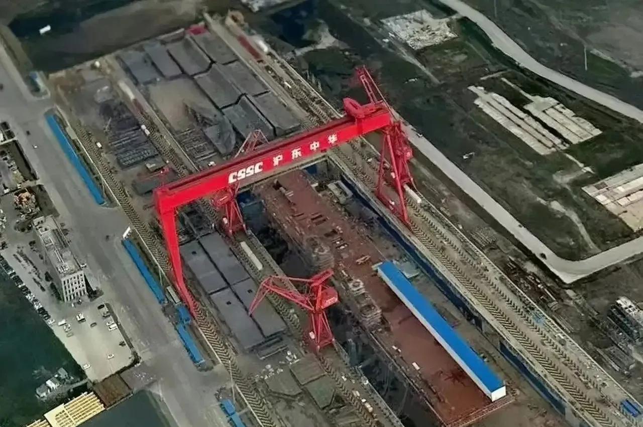 图一：军用版“076”
图二：民用版“076”
明修栈道，暗度陈仓，大家都把目光