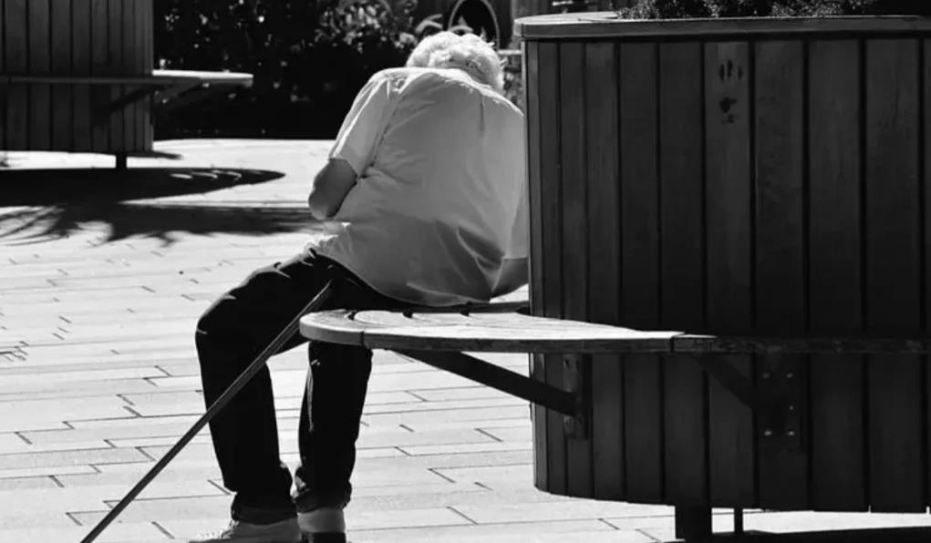 湖南湘潭，9旬母亲的葬礼上，老二上门索要遗产：拆迁有20万，还有丧葬费，都是大哥