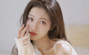 我死在儿子生日的那天，傅远山正陪白月光去乡下支教。 后来他在儿子的手里看到我的骨灰盒，彻底疯了。