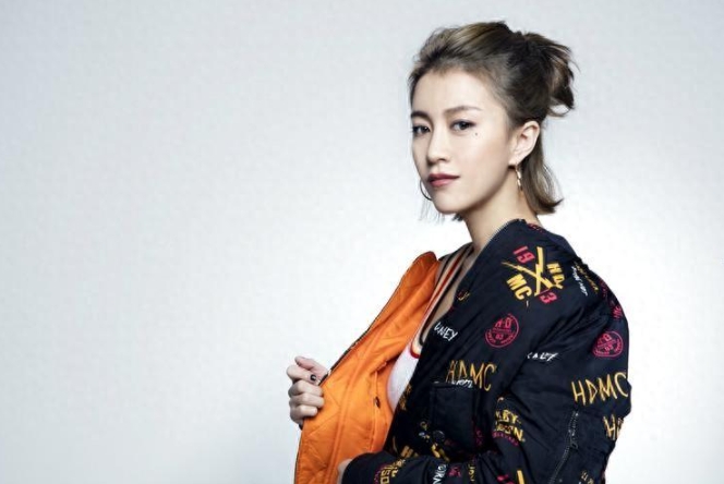 好声音没夺冠，却嫁给爱奇艺总裁
