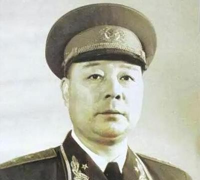 在烽火连天的抗战岁月里，一段动人心弦的爱情故事悄然展开。它的主人公是坚毅果敢的八